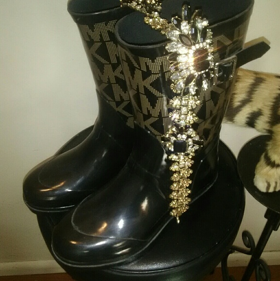 Michael Kors Women's Rain Boots - Picture 5 of 8